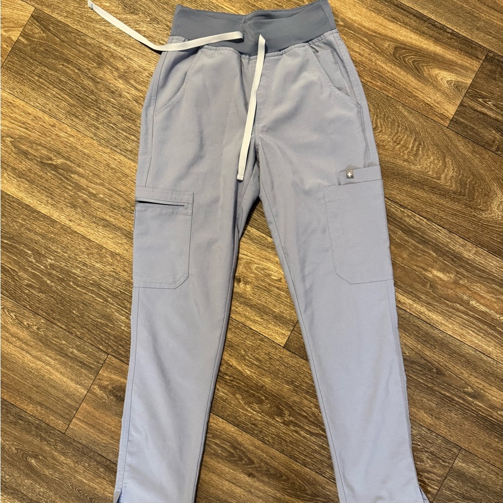 Figs Women's Scrub Pants in Light Gray
